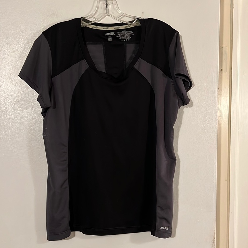 Avia black/gray short sleeve wicking top